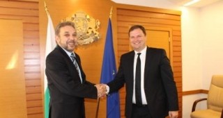 Зам.-министър Димитров запозна грузинска делегация със състоянието на сектор розопроизводство