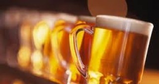 Японска компания предлага специална чаша за бира с бутон за пяна