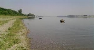 Затруднено е корабоплаването в българския участък на река Дунав