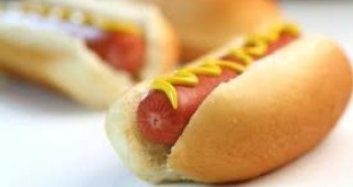 Днес в САЩ се чества Националният празник на хот-дога