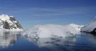 Британски учени откриха гигантска долина под ледниците на Антарктида