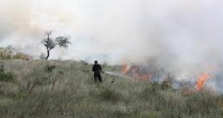 Продължава гасенето на големия пожар на територията на областите Хасково и Стара Загора