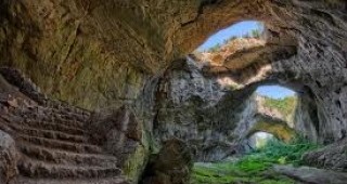 Изтича забраната за влизане в Деветашката пещера