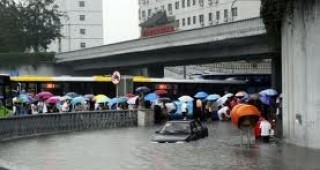 От наводненията в Китай пострадаха над 1 900 000 души