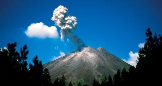 Изригна вулкан на Курилските острови