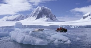 Арктическият лед рекордно бързо се топи
