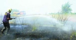 Гасенето на пожара край Чепеларе продължава