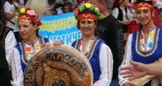 Троян и село Орешак - домакини на Фестивала на сливата