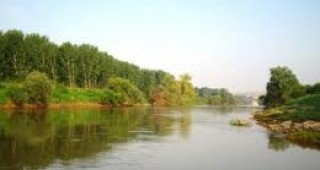 Инспектори на ИАРА Русе са извършили проверка по река Янтра