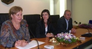 Мария Габриел дебатира с общински съветници и граждани от Ловеч институцията на омбудсмана