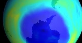Смалява се озоновата дупка в Антарктика
