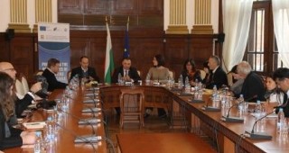 Министър Найденов запозна чуждестранни журналисти със земеделския отрасъл в България
