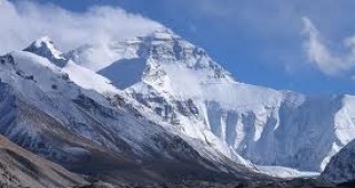 8 тона боклук от Еверест са превърнати в произведения на изкуството