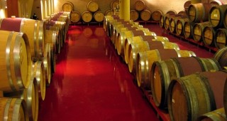Бордо е залят от непродадено вино и продавачите са принудени да свалят цените