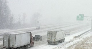 Над 1500 полета бяха анулирани заради снежните бури в САЩ