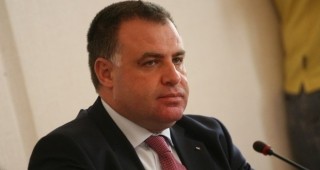 Министър Найденов ще направи ритуално зарязване на лозя в масив край Сопот