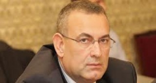 Бившият екоминистър Джевдет Чакъров обмисля да заведе дело за клевета срещу зам.-министър Евдокия Манева