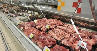 Две български компании са произвеждали колбаси с конско вместо телешко месо