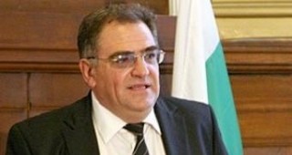 Земеделските стопани получават парите си до края на месеца, казва аграрният министър Валери Цветанов в Пловдив