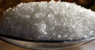 Леко понижение на цените на бялата кристална захар отчитат от ДКСБТ