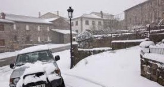 Силни снеговалежи във Франция