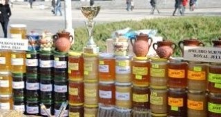 Днес се открива Х-то специализирано изложението Пчеломания в Добрич
