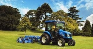 С обновената серия от компактни трактори Boomer New Holland увеличава гамата си от машини за поддръжка на зелени площи