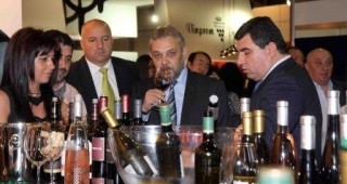 Елитни напитки и щандове с изискан дизайн демонстрират българските изби на Винария 2013