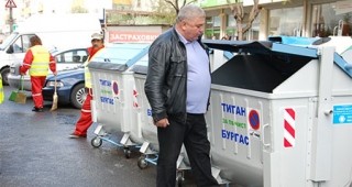 Поставиха първите 10 от модерните автоматизирани контейнери за смет в Бургас