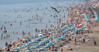 Експерти от БАН предлагат план за спасение на изчезващия северен плаж в Приморско