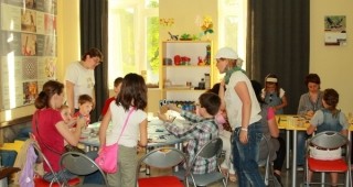 Десетки деца и младежи участваха в работилницата Нощните птици на Добрич