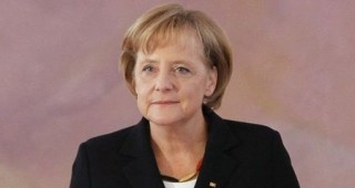 Германският канцлер Ангела Меркел обеща 100 милиона евро на жертвите на наводненията в страната