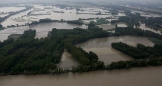 Наводненията продължават да застрашават редица градове в Германия, Чехия и Австрия