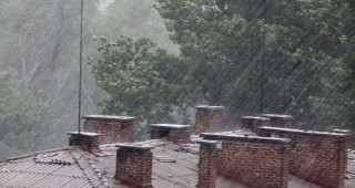 Жълт код за 10 области в страната заради обилни валежи и гръмотевични бури