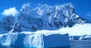 Озоновата дупка над Антарктида намалява