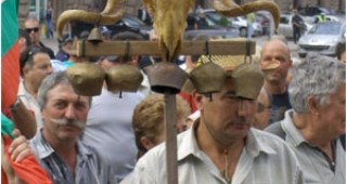 Браншовият съюз на животновъдите в България организира протест пред МЗХ
