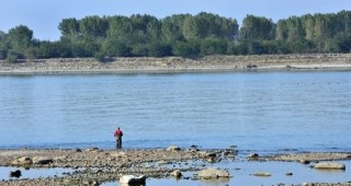 Инспектори на ИАРА са извършили проверки за нерегламентиран риболов по реките Дунав, Марица и Черно море