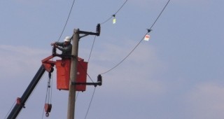 БДЗП и EVN монтират дивертори по въздушни електропроводи в района на Атанасовското езеро