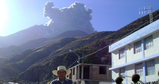 Перу обяви извънредно положение в девет области, застрашени от вулкана Убинас