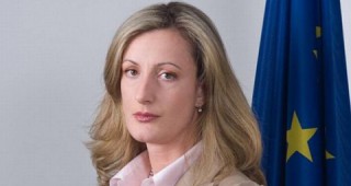 Зинаида Златанова: Няма спиране на европейски фондове