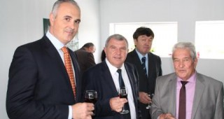 Проф. Димитър Греков откри модернизирана винарна в пловдивското село Песнопой