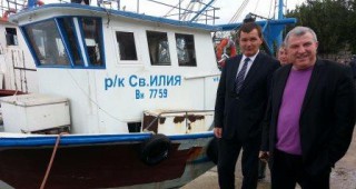 Министър Греков посети рибарското пристанище в Балчик
