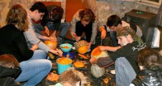 Старозагорски младежи отвориха Тиквена работилница за Хелоуин