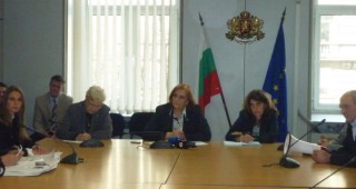 Представители на протестиращи екологични и граждански сдружения се срещнаха с министър Михайлова