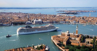 Големите круизни кораби ще бъдат отклонявани от историческия център на Венеция