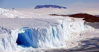 Въздух на 1,5 милиона години вероятно се крие в мехурчета в антарктическия лед