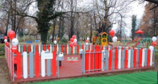 Пазарджик вече разполага с първата в България енергийна детска площадка