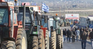 Протести на фермери от Крит пред парламента в Атина