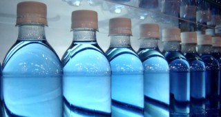 Водата в пластмасова бутилка има над 24 500 химикала, сочат изследвания