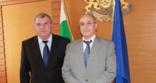 Министър Греков: Важно е да възстановим добрите търговски отношения с Алжир
